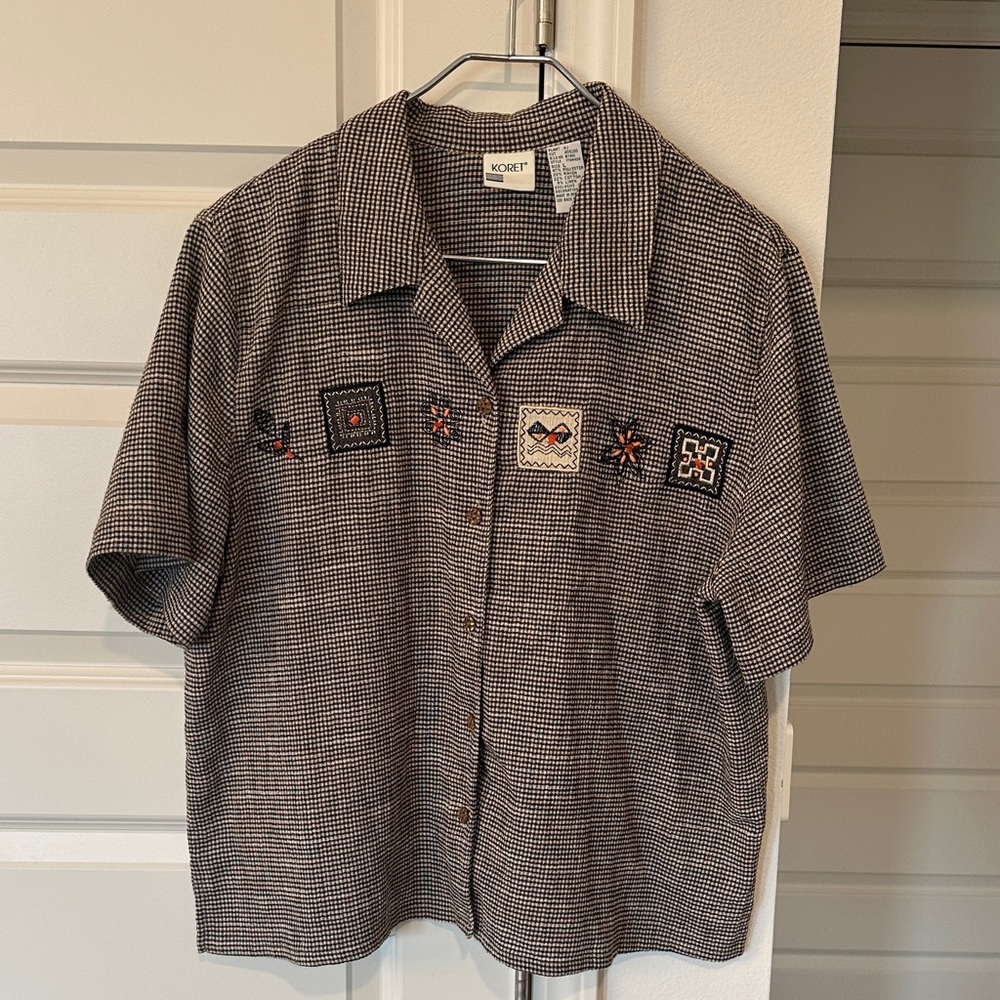 Koret Black and White Embroidered Button Down Shirt